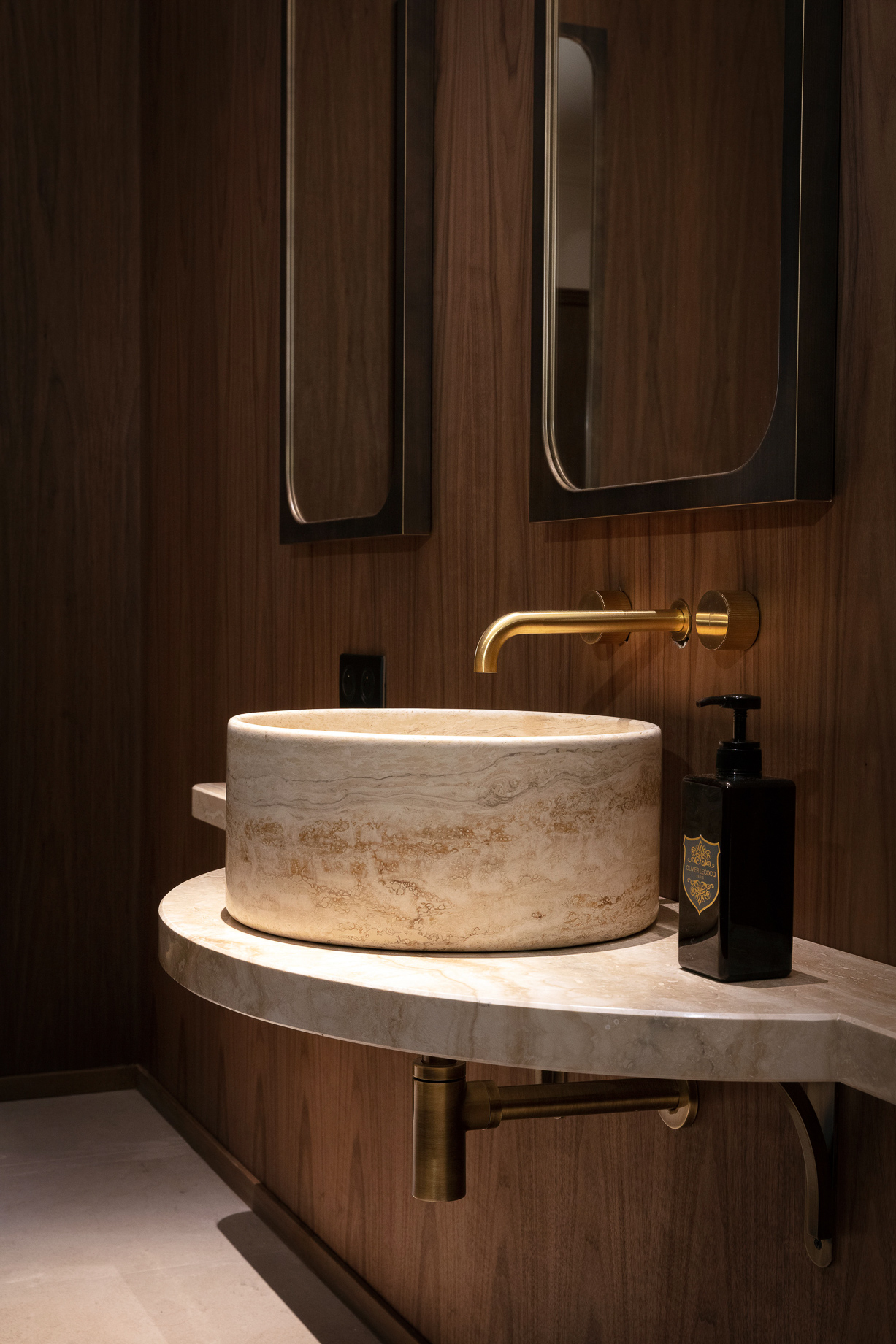 washbasin at Les Jardins du Faubourg spa hotel and pool near the Champs-Elysées