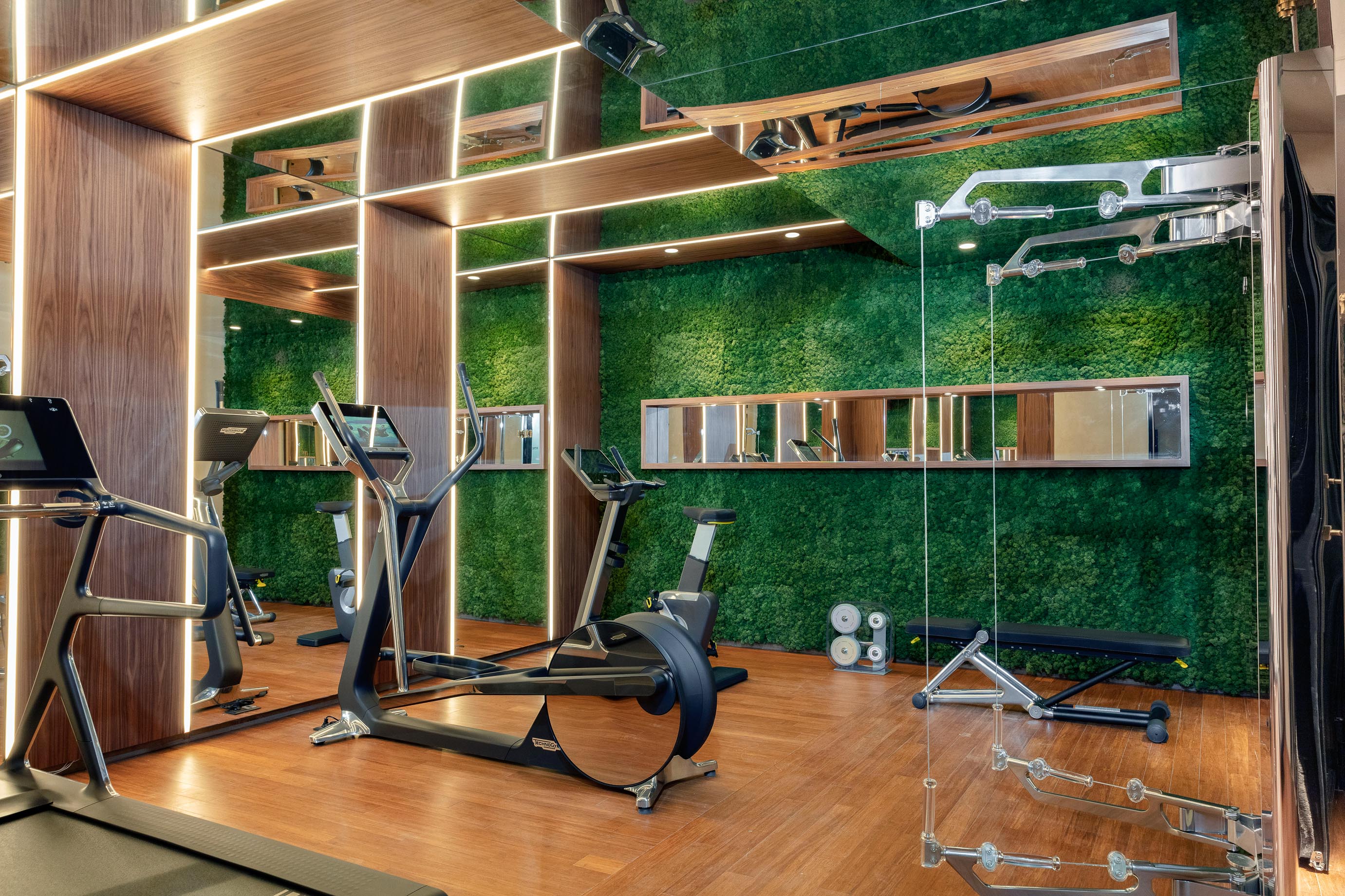 Les Jardins du Faubourg 5-star boutique hotel gym, close to the Champs-Elysées