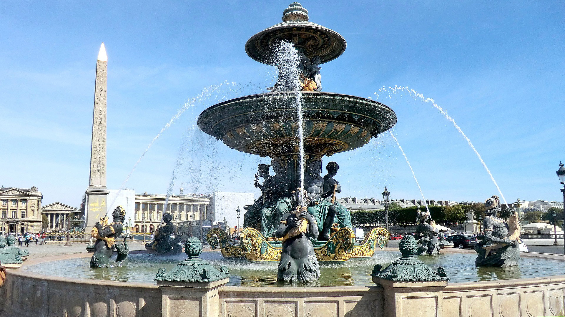 Fontaine près du Boutique Hôtel Les Jardins du Faubourg à Paris, rue Faubourg Saint-Honoré