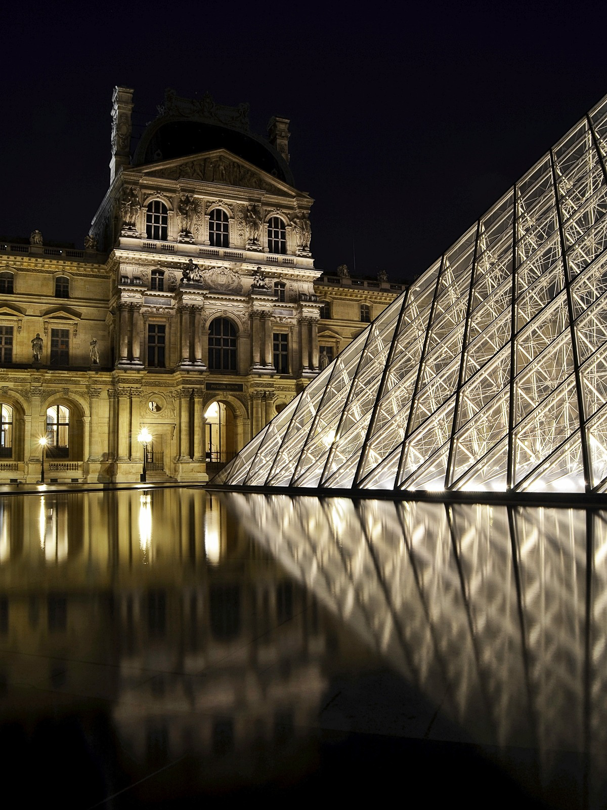 Le Louvre, près du Boutique Hôtel Les Jardins du Faubourg à Paris, rue Faubourg Saint-Honoré