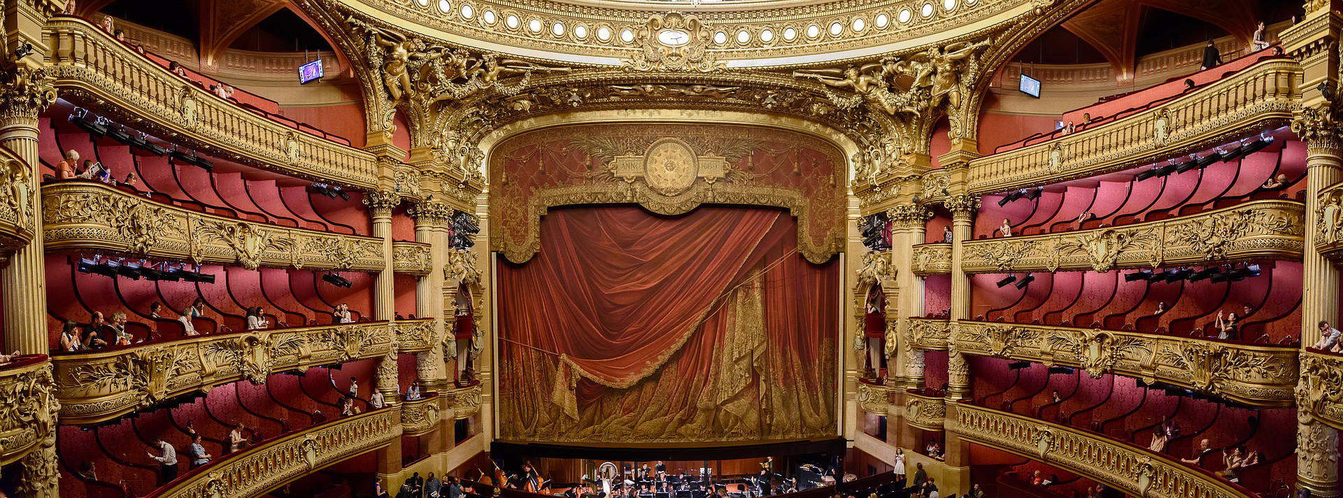 Theater near the Boutique Hotel Les Jardins du Faubourg in Paris 8